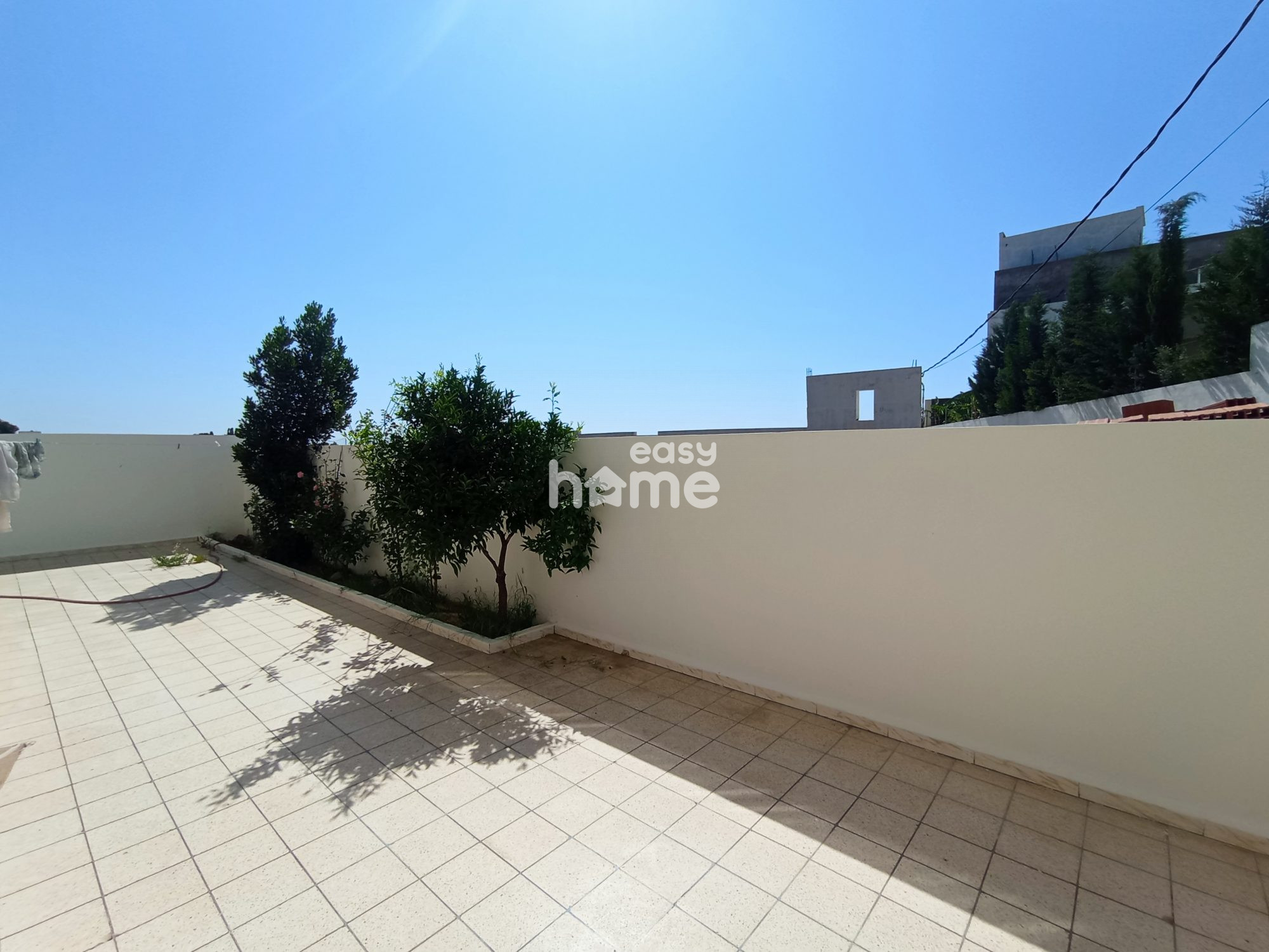RDC S+2 Meublé de 100m² avec une terrasse, photo 3