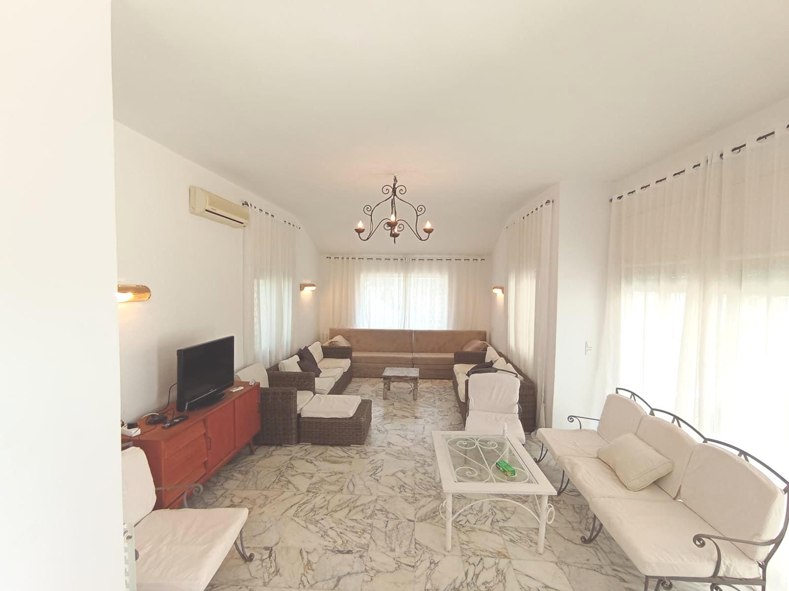 Villa de 450m² sur un terrain de 700m², photo 2