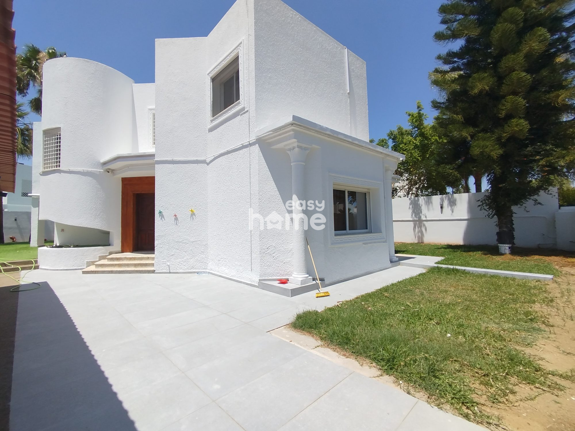 villa de 350m² sur un terrain de 605m², photo 3