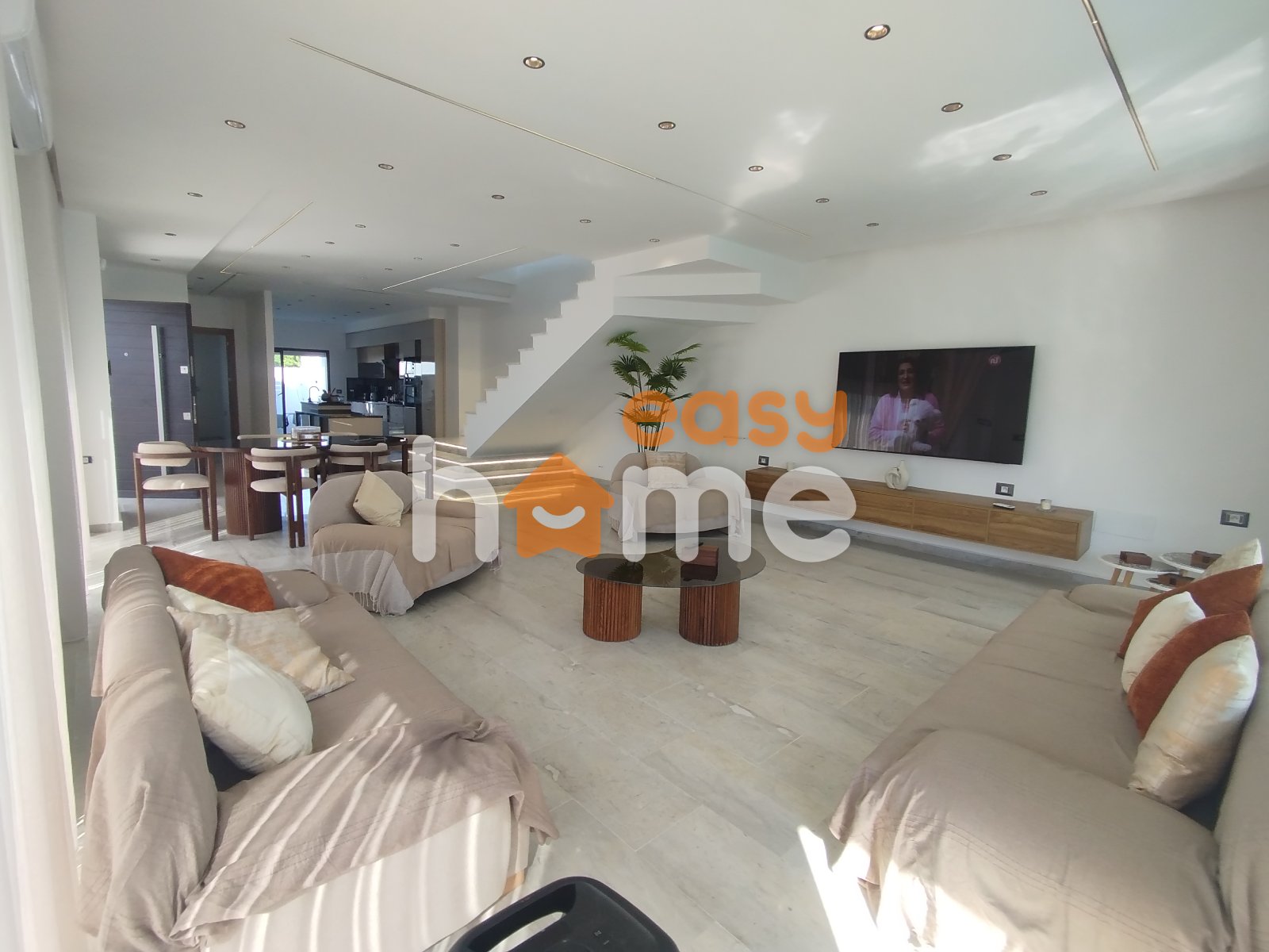 Villa S+4 meublée de 265 m² avec piscine, photo 3
